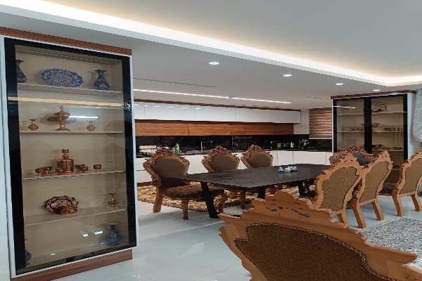 دکوراسیون چوبی با کیفیت عالی و اجرای کابینت، درب و کمد چوبی