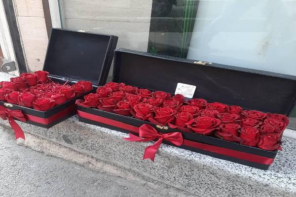 سفارش آنلاین دسته گل وباکس گل رز زیر قیمت گلفروشی