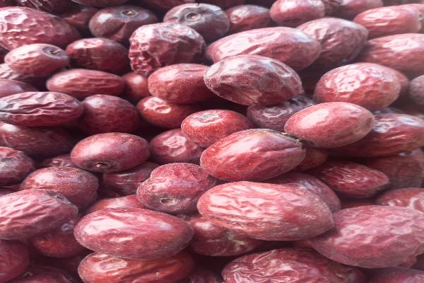 خشکبار زرشک و زعفران و عناب و پسته 