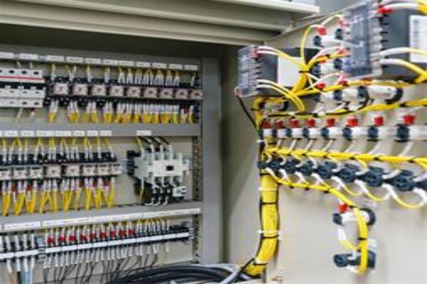 خدمات مهندسی تخصصی برق و کنترل